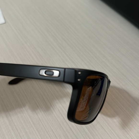 Oakley Holbrook - Picture 3 of 7